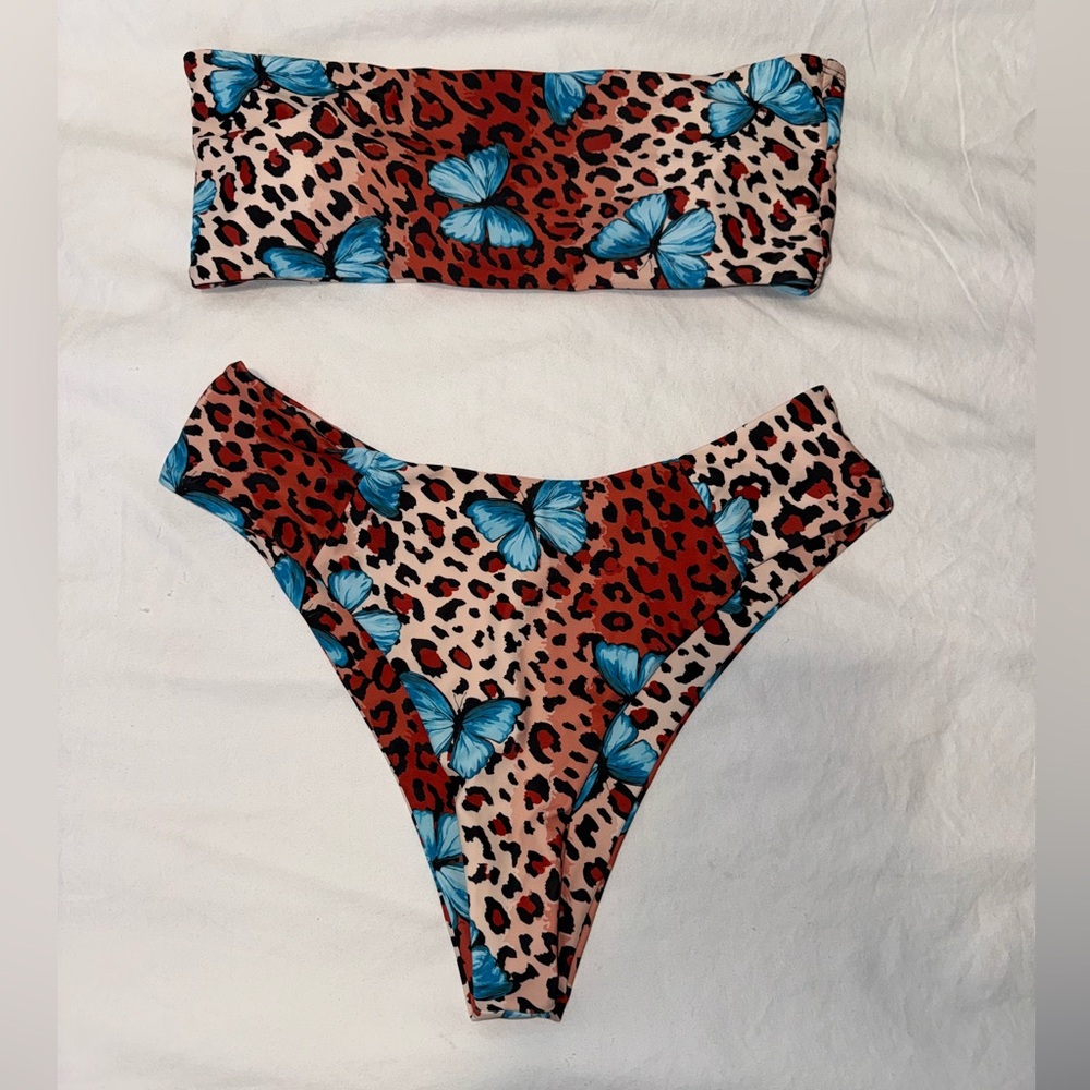 2 high waisted bikinis . Size medium